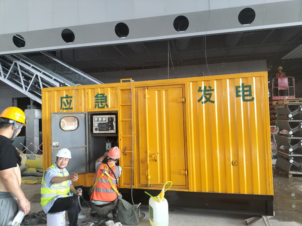 穆棱怎样判断空气滤清器是否需要更换？